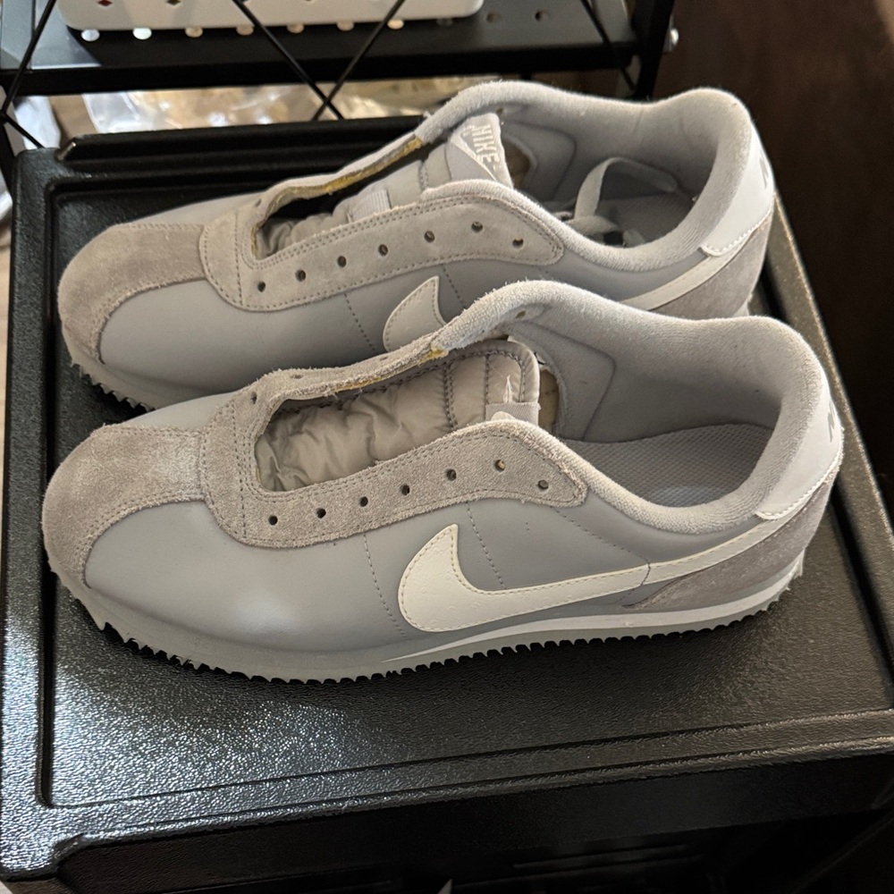 Nike Men's Light Gray and White Sneakers